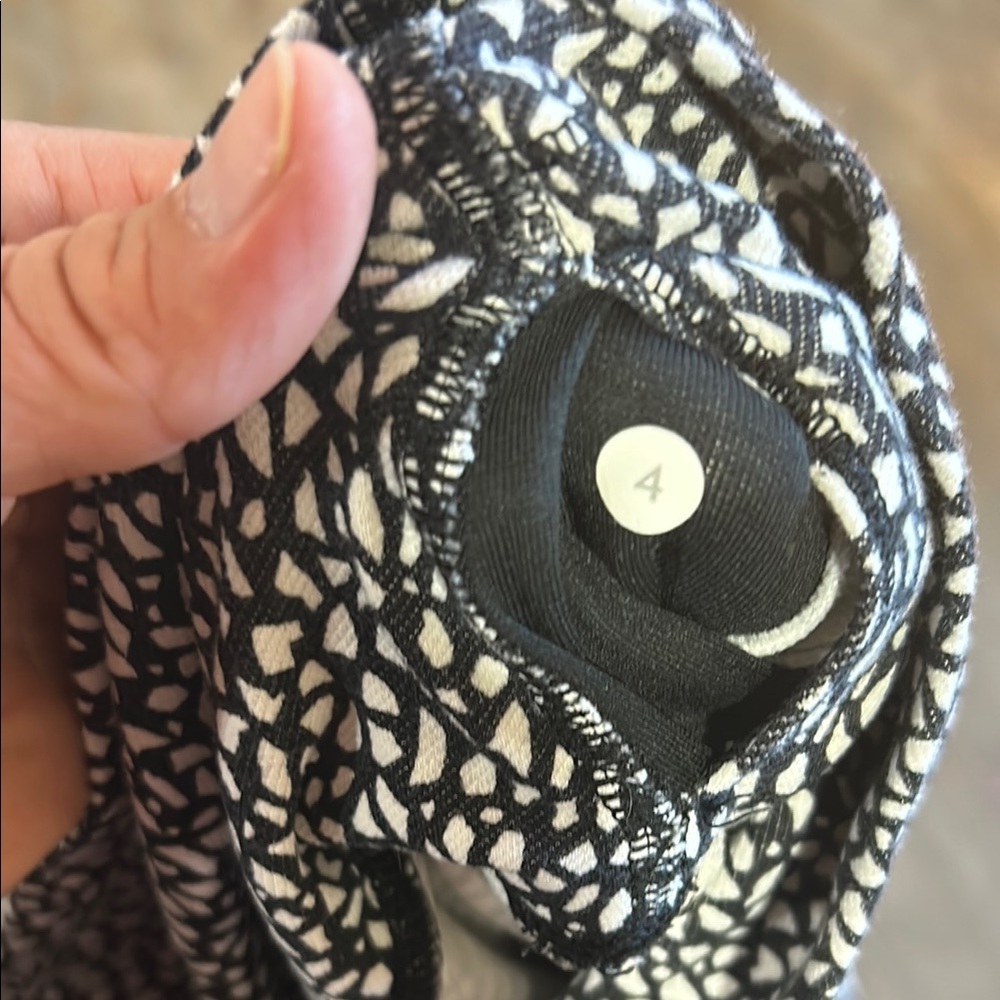 Lululemon Athletica Black & White Patterned Leggings - Picture 13 of 13